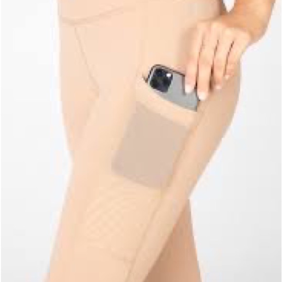 Fabletics high waisted pocket Capri NWT - Picture 3 of 6
